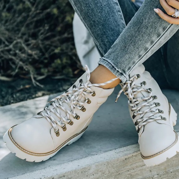 Lug sole boots - Picture 6 of 8